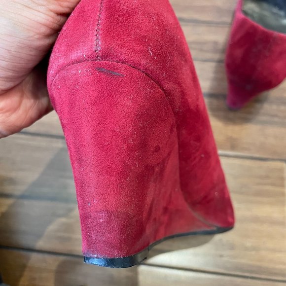 😵 2 FOR $40 // Red suede almond toe wedges s-8- - Picture 12 of 13